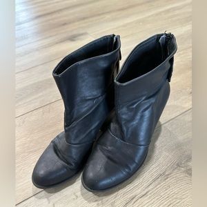 Vera by Vera Wang black booties size 9 1/2